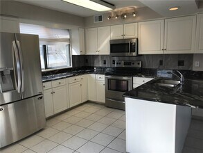 265 Bay Village Dr in Rochester, NY - Building Photo - Building Photo