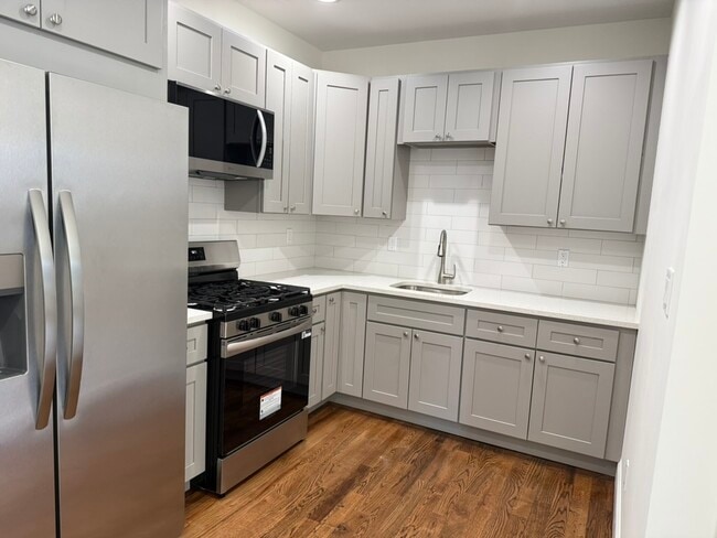 272 Broadway, Unit B