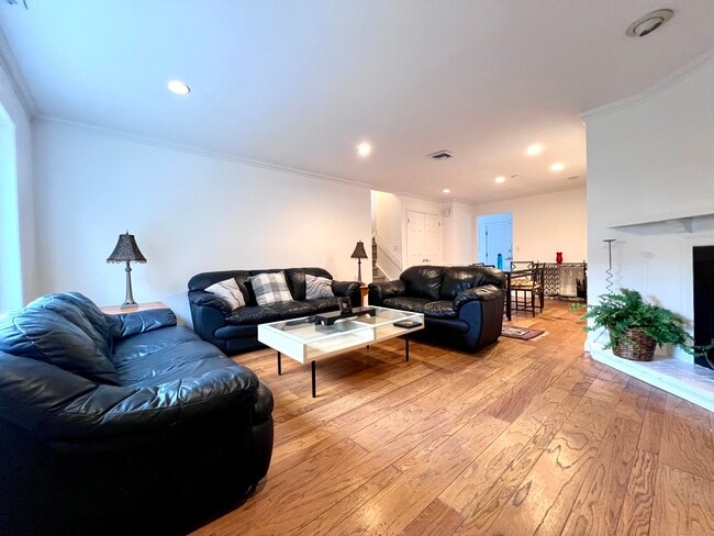 61 Grove St in Stamford, CT - Building Photo - Building Photo