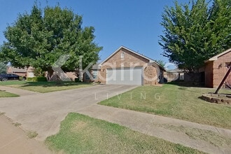9941 SW 23rd St in Yukon, OK - Building Photo - Building Photo