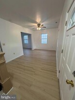 9 Hartford Rd in Mount Laurel, NJ - Building Photo