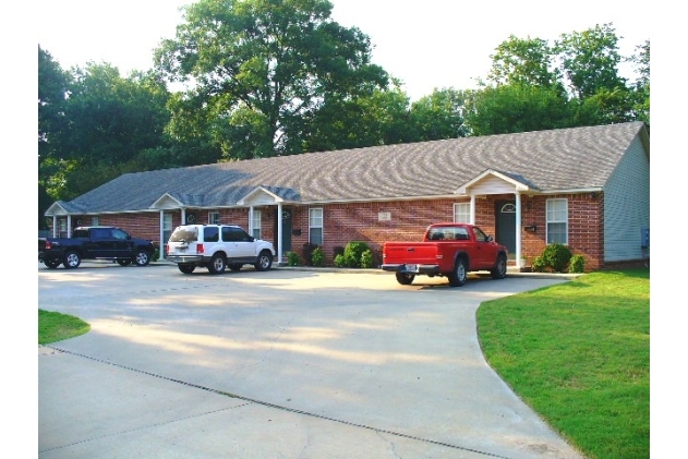 700-704 Olive St in Jonesboro, AR - Foto de edificio