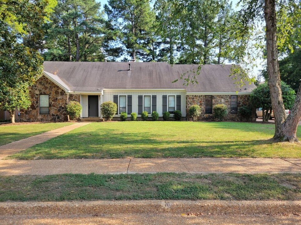 6719 Fossil Creek Rd in Memphis, TN - Building Photo