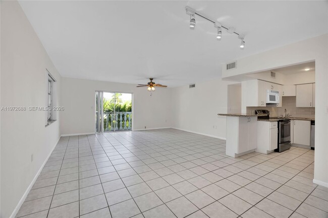 1150 Madruga Ave in Miami, FL - Building Photo - Building Photo