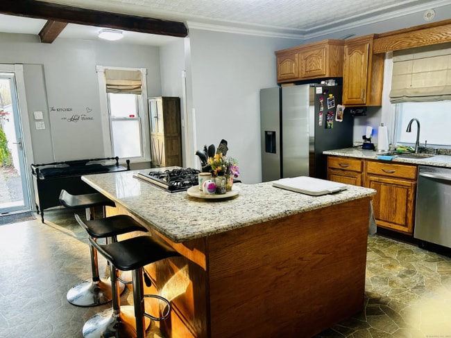 92 Curtiss St in Naugatuck, CT - Building Photo - Building Photo