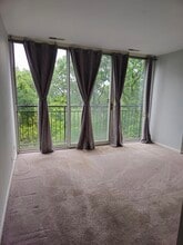 5820 Oakwood Dr, Unit 5F in Lisle, IL - Foto de edificio - Building Photo