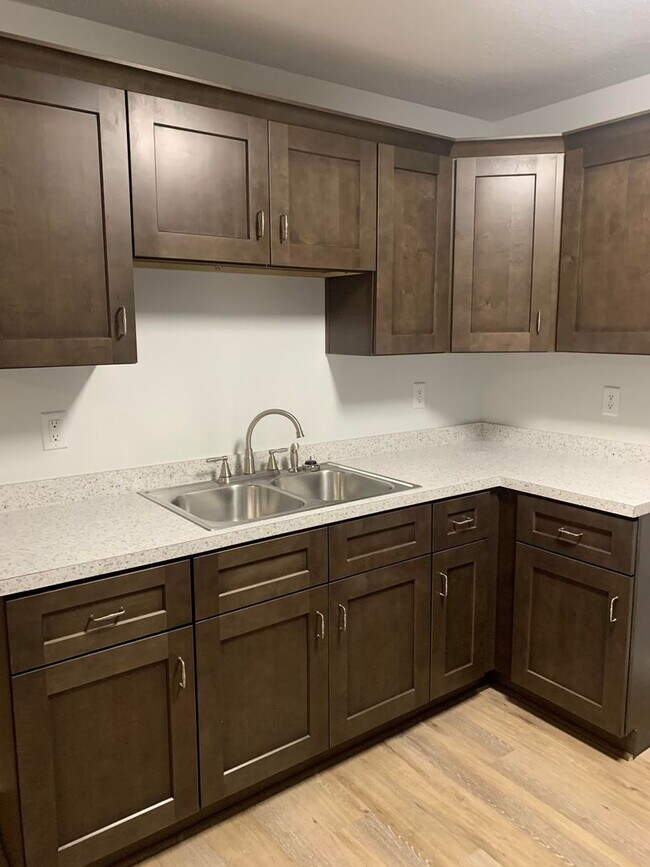 618 Hiawatha Rd-Unit -Unit A in Pembroke, NC - Building Photo - Building Photo