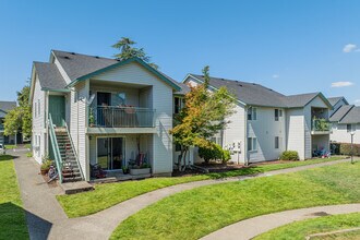 Kings Garden Apartments in Fairview, OR - Building Photo - Building Photo