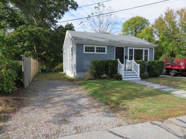 29 Davis St in Dartmouth, MA - Building Photo - Building Photo