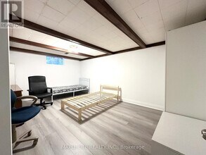 37 Pinemeadow Blvd in Toronto, ON - Building Photo - Building Photo