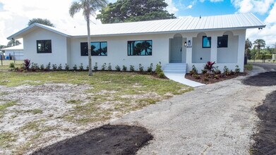 4003 S Indian River Dr in Fort Pierce, FL - Building Photo - Building Photo