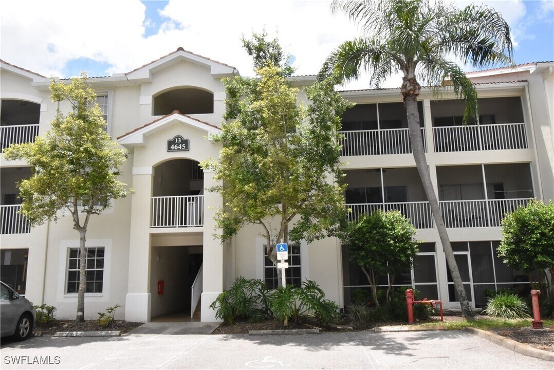 4645 St Croix Ln in Naples, FL - Building Photo