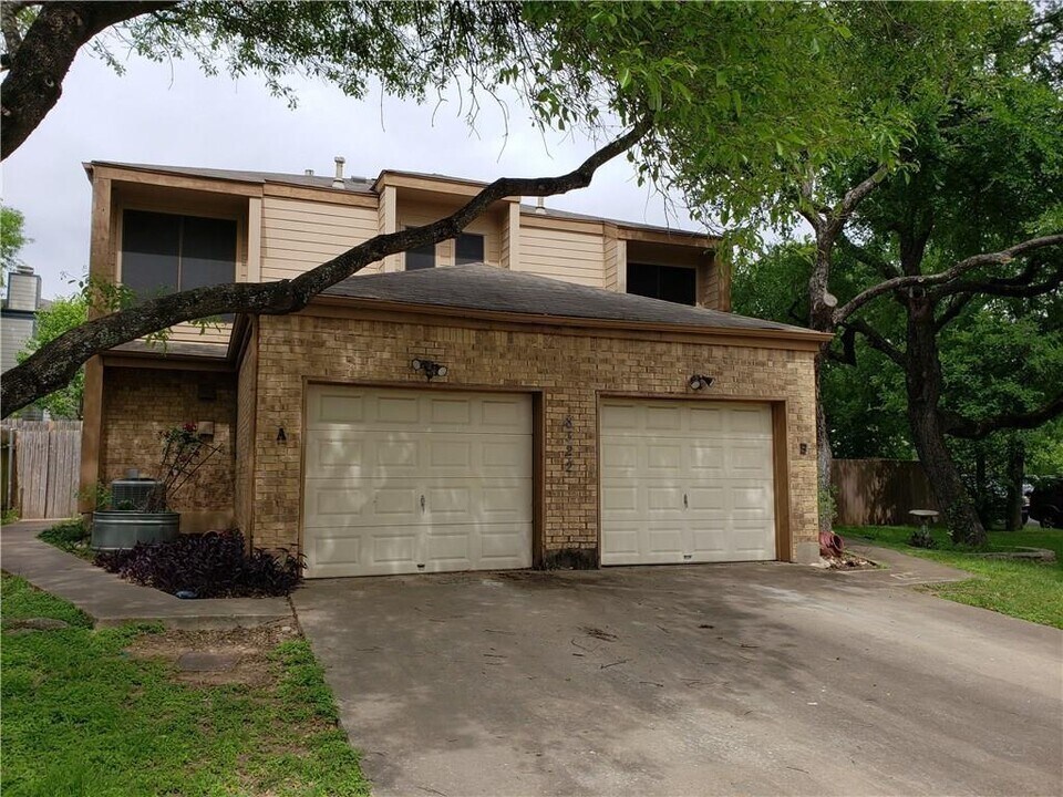 8322 Greenslope Dr in Austin, TX - Building Photo