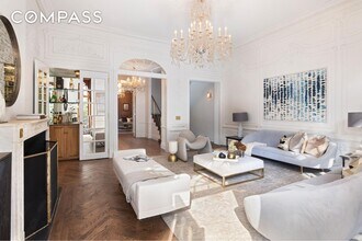 136 E 65th St in New York, NY - Building Photo - Building Photo