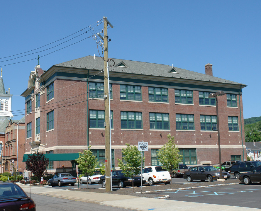 Saint Vincent Apartments in Plymouth, PA - Foto de edificio