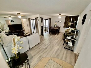 20075 NE 3rd Ct in Miami, FL - Building Photo - Building Photo