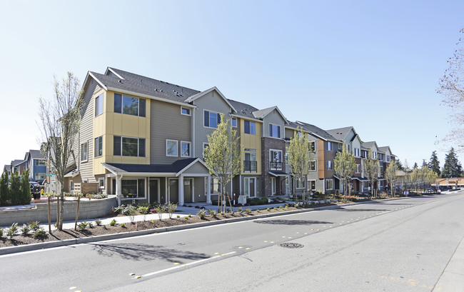 Crossroads Village in Bellevue, WA - Foto de edificio - Building Photo