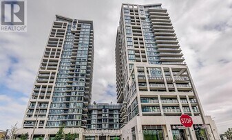9000 Jane St in Vaughan, ON - Building Photo