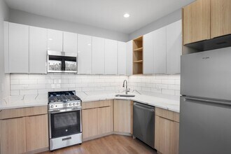 #1310 - The Villages of Eastlake in Chicago, IL - Building Photo - Interior Photo