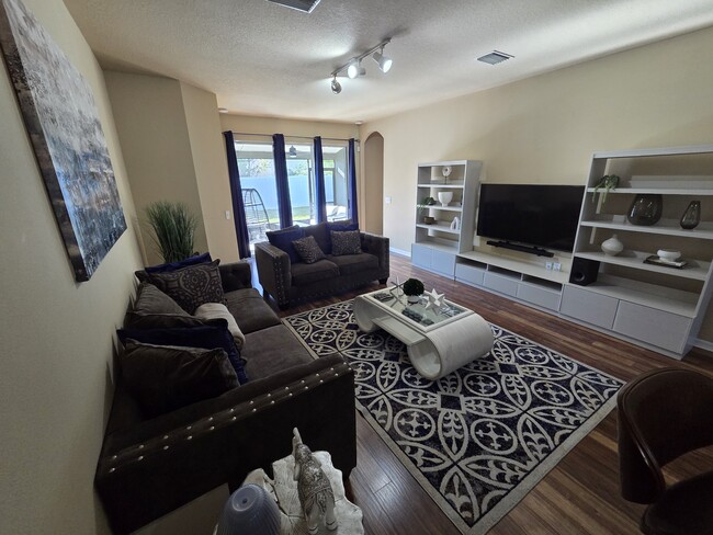 11541 Tangle Creek Blvd in Gibsonton, FL - Foto de edificio - Building Photo