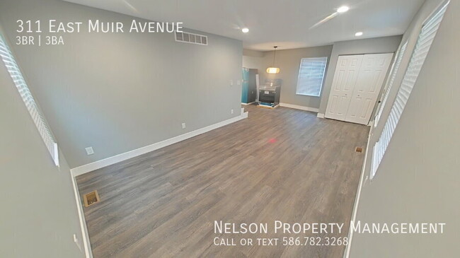 311 E Muir Ave in Hazel Park, MI - Foto de edificio - Building Photo