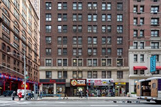 Carnegie Plaza in New York, NY - Foto de edificio - Building Photo