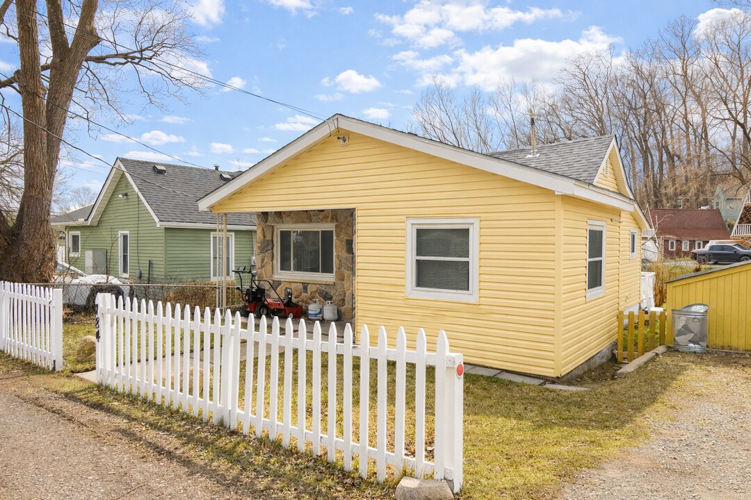 784 Porteous Dr in Lake Orion, MI - Building Photo