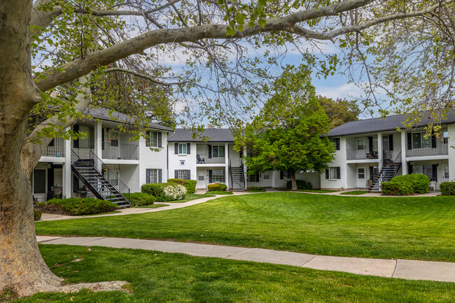 Coventry Manor Condominium in West Valley City, UT - Building Photo - Building Photo