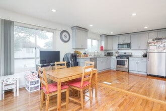 304 Thistle Dr in Bolingbrook, IL - Building Photo - Building Photo