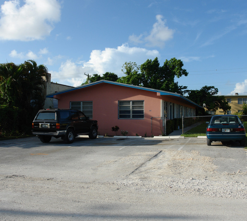 330 SW 19th St in Fort Lauderdale, FL - Building Photo