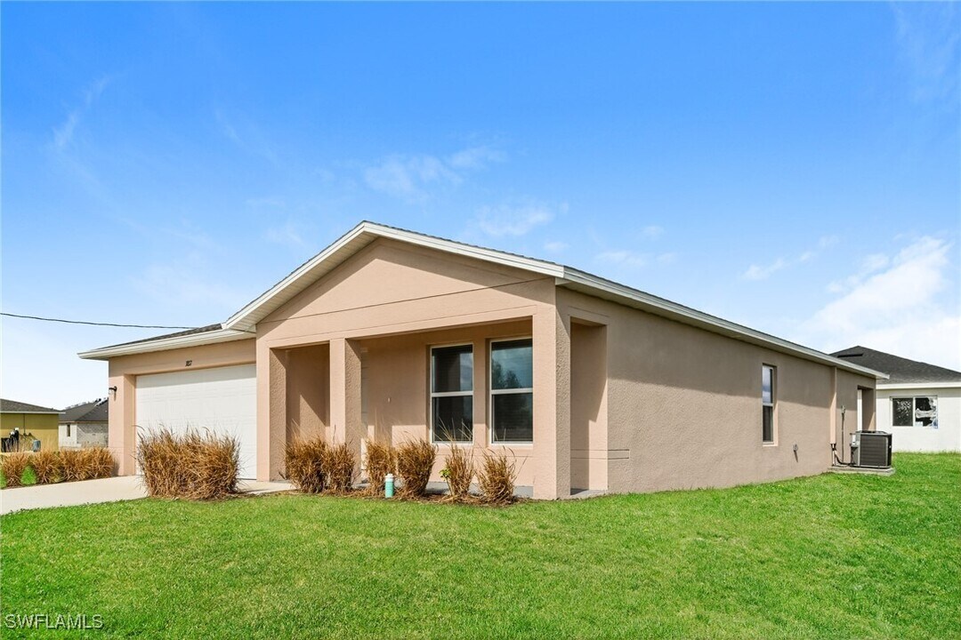 3817 NW 41st St in Cape Coral, FL - Building Photo