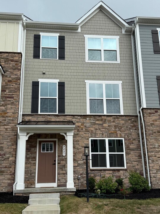 9005 Hickory Rd in Gibsonia, PA - Building Photo