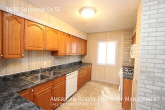 1430 Sherman St SE in Grand Rapids, MI - Building Photo - Building Photo