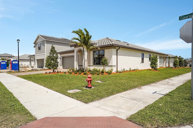 845 SE Courances Dr in Port St. Lucie, FL - Building Photo - Building Photo