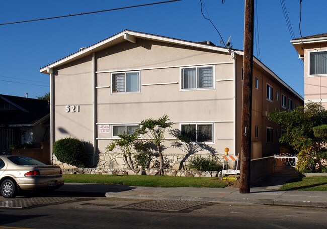 521 S Grevillea Ave in Inglewood, CA - Foto de edificio - Building Photo