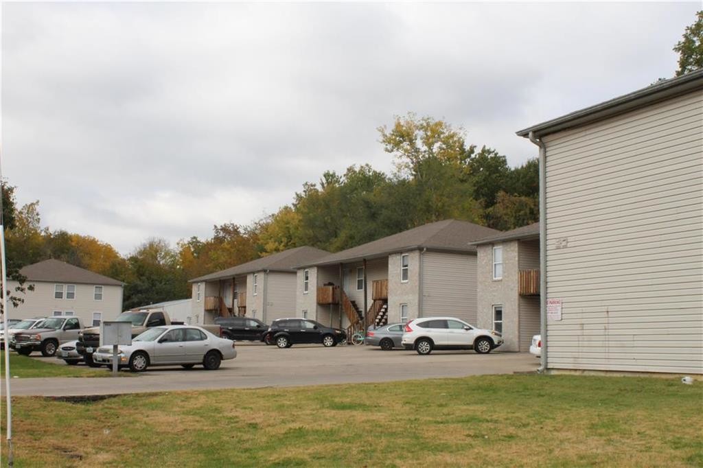 Main Court Apartments in Warrensburg, MO - Building Photo