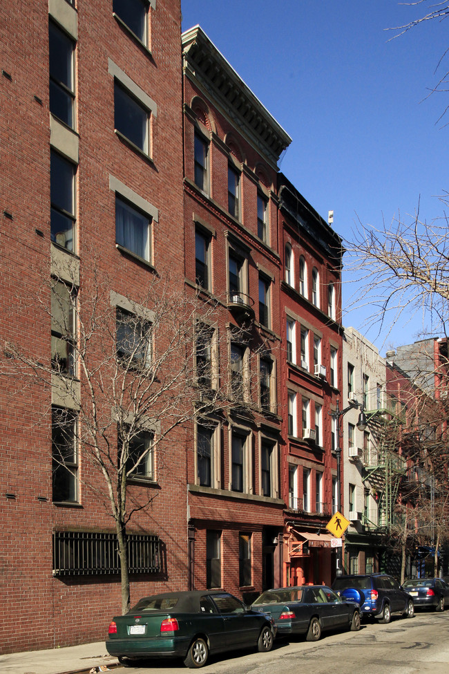 19 Bedford St in New York, NY - Building Photo - Building Photo