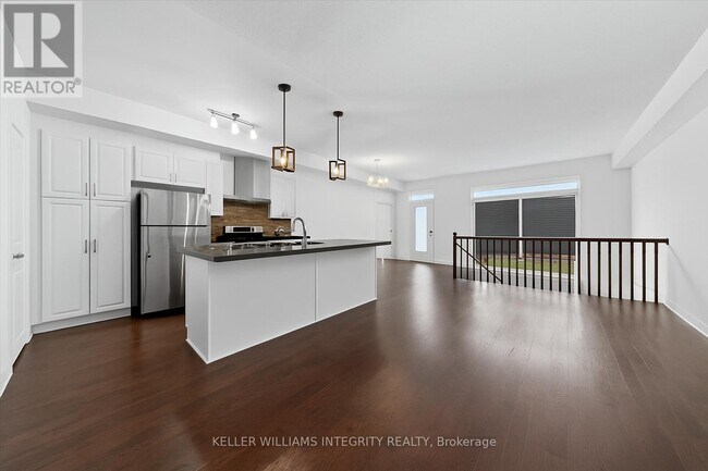 193 Overberg Way in Ottawa, ON - Building Photo - Building Photo