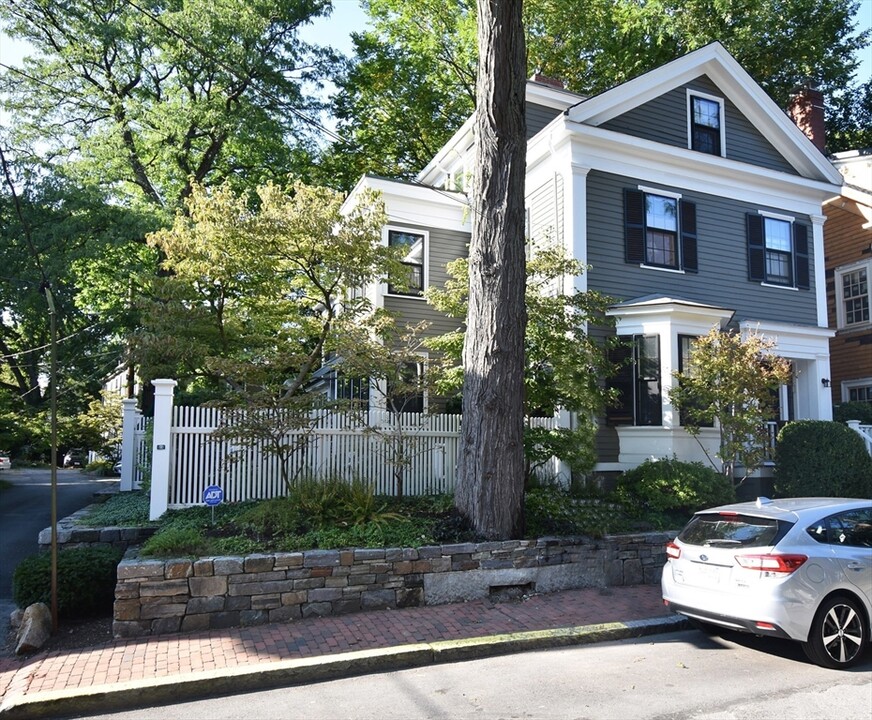 15 Hilliard St in Cambridge, MA - Building Photo