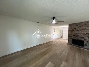 89 Del Vista Cir in Sacramento, CA - Building Photo - Building Photo