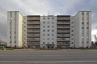 Sheridan Manor in Mississauga, ON - Building Photo - Building Photo