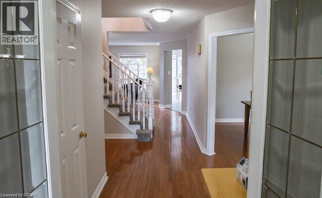 42 Redwood Ln in London, ON - Building Photo - Building Photo
