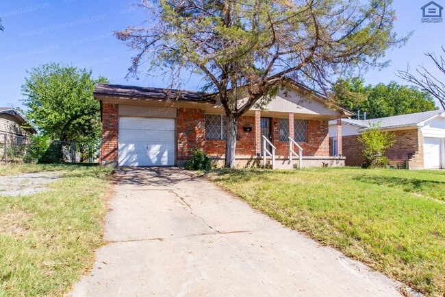 717 SW Ranch Oak Blvd in Lawton, OK - Building Photo - Building Photo