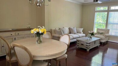 904 Bing Ln in Charlottesville, VA - Foto de edificio - Building Photo