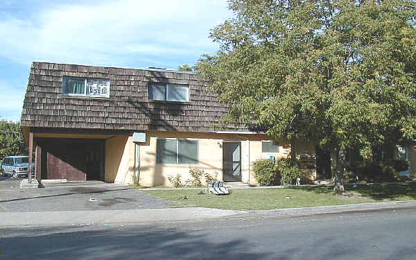 1109 Alpha Rd in Turlock, CA - Foto de edificio - Building Photo