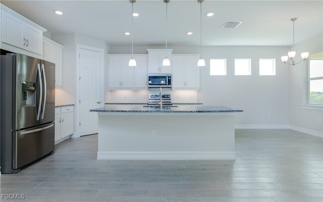 374 Spg Hl Lk Lp in Cape Coral, FL - Building Photo - Building Photo