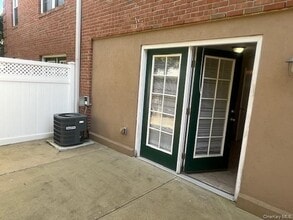 380 Montauk Hwy in West Islip, NY - Building Photo - Building Photo