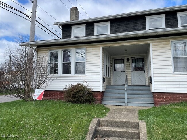 301 Roslyn Ave NW in Canton, OH - Building Photo - Building Photo