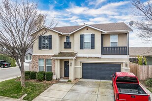 950 Heritage Way in Yuba City, CA - Building Photo