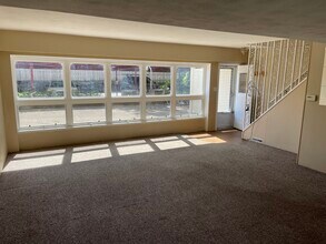 3615 Kennedy Dr in East Moline, IL - Building Photo - Building Photo